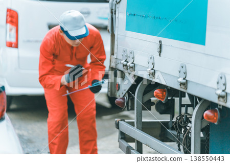 Truck mechanic Truck mechanic 138550443