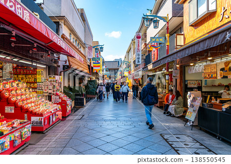 [Kanagawa Prefecture] Nakamise Street leading to Kawasaki Daishi with many shops lined up 138550545