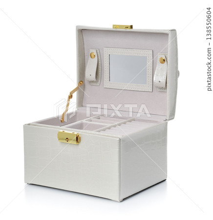 Open empty leather jewelry box Open empty leather jewelry box 138550604