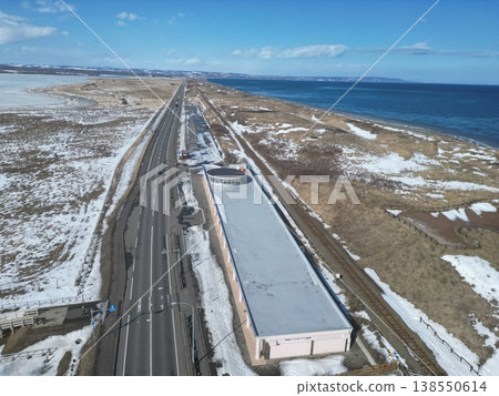 冬季北海道小清水町源昭園站的鳥瞰圖。 冬季北海道小清水町源昭園站的鳥瞰圖。 138550614
