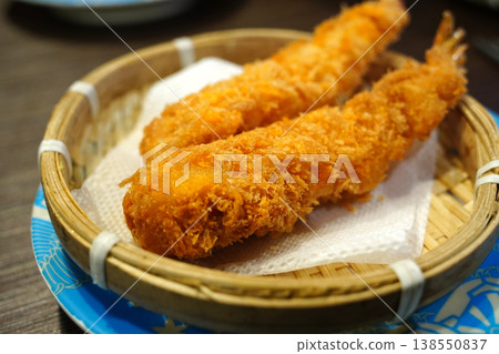 Crispy deep-fried breaded prawns served in a traditional bamboo basket. Crispy deep-fried breaded prawns served in a traditional bamboo basket. 138550837