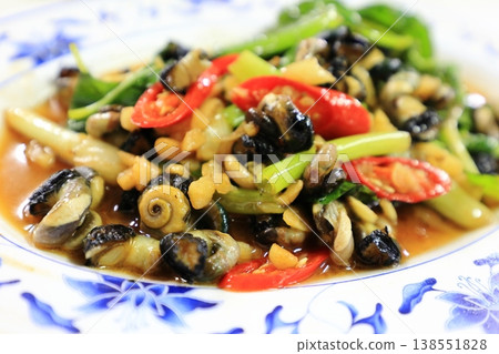 Stir-fried snails, a local delicacy and snack in Penghu. 138551828