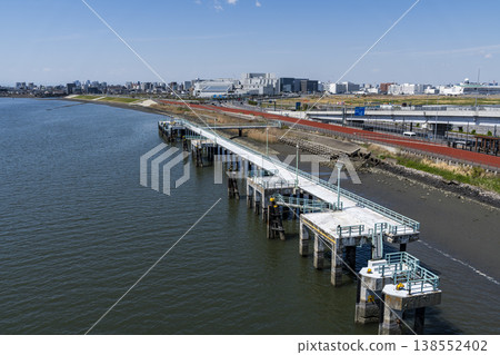 從這裡可以看到流經東京都和神奈川縣交界處的多摩川河口景色。 138552402