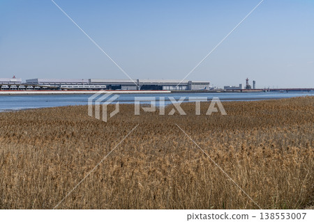 從這裡可以看到流經東京都和神奈川縣交界處的多摩川河口景色。 從這裡可以看到流經東京都和神奈川縣交界處的多摩川河口景色。 138553007