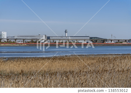 從這裡可以看到流經東京都和神奈川縣交界處的多摩川河口景色。 從這裡可以看到流經東京都和神奈川縣交界處的多摩川河口景色。 138553012