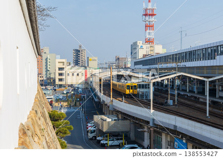 廣島縣福山市的冬季:福山城(日本百座名城之一)和福山站 廣島縣福山市的冬季:福山城(日本百座名城之一)和福山站 138553427