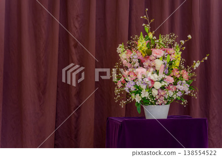 典禮台上的鮮花 典禮台上的鮮花 138554522
