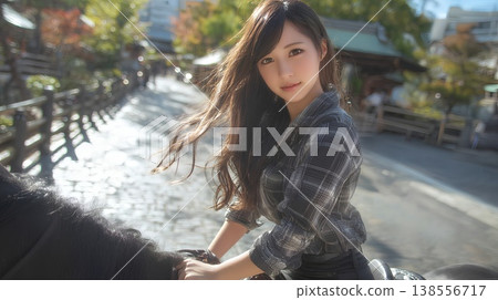 一名女子騎馬 138556717