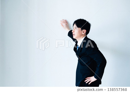 沮喪的年輕商人 138557368
