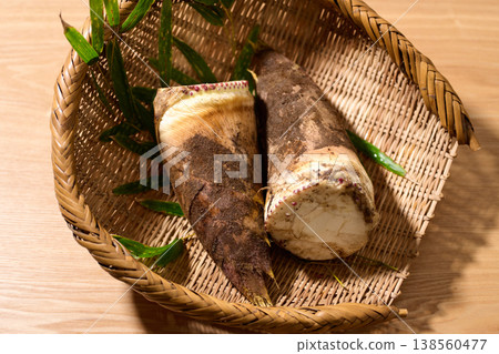 Bamboo shoots with mud still attached, placed in a colander 138560477