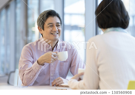 Image of a couple in their 60s relaxing at a cafe. 138560908