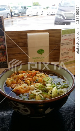高速公路服務區的天婦羅蕎麥麵 高速公路服務區的天婦羅蕎麥麵 138560934