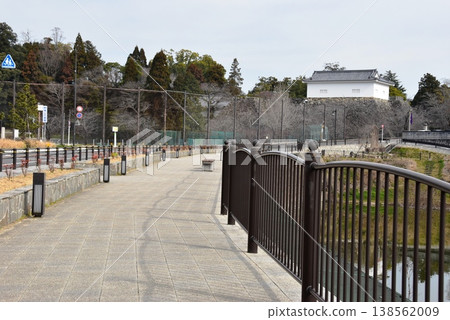 Mie Prefecture: Walking path along the moat (outer moat) of the Kameyama Castle ruins and the former Kameyama Castle Tamon-yagura (multi-story turret). Mie Prefecture: Walking path along the moat (outer moat) of the Kameyama Castle ruins and the former Kameyama Castle Tamon-yagura (multi-story turret). 138562009