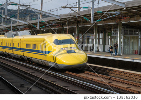 Shinkansen doctor Doctor Yellow Shinkansen doctor Doctor Yellow 138562036