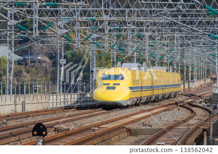 Shinkansen doctor Doctor Yellow Shinkansen doctor Doctor Yellow 138562042
