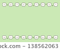 可愛的牙齒邊框，淺綠色背景 138562063