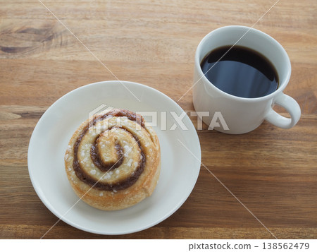 Cinnamon rolls on a white plate Cinnamon rolls on a white plate 138562479