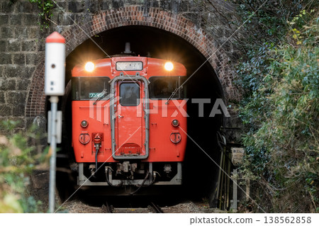 地方鐵路的魅力:蓋比線-三個連續的隧道 地方鐵路的魅力:蓋比線-三個連續的隧道 138562858