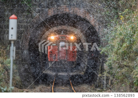 地方鐵路的魅力:蓋比線-三個連續的隧道 地方鐵路的魅力:蓋比線-三個連續的隧道 138562893