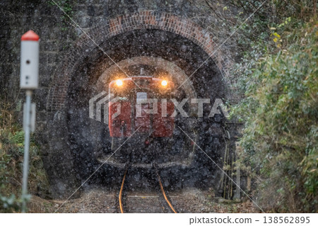 The charm of local train lines: The Geibi Line - Three consecutive tunnels The charm of local train lines: The Geibi Line - Three consecutive tunnels 138562895
