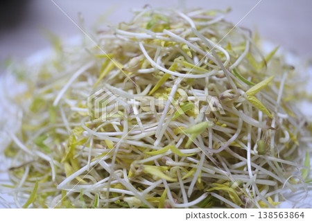 Bean sprouts Bean sprouts 138563864