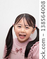 Upper body of a 4-year-old girl (white background, no background) 138564008
