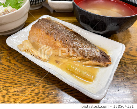 日式燉魚。味噌燉鯖魚。 138564151