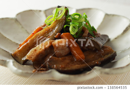 Stir-fried eggplant and pork belly with miso 138564535
