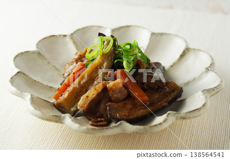 味噌炒茄子五花肉 味噌炒茄子五花肉 138564541