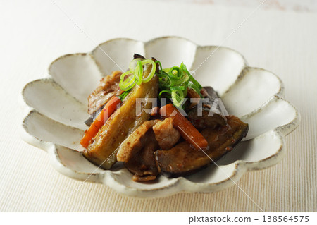 Stir-fried eggplant and pork belly with miso 138564575