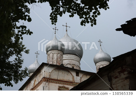 Aged Russian Orthodox church domes with silver crosses Aged Russian Orthodox church domes with silver crosses 138565339