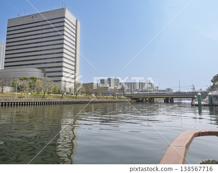 A glittering river cruise journey through Osaka, the city of water. 138567716