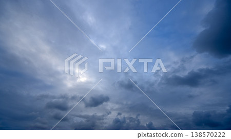多雲的天空 多雲的天空 138570222