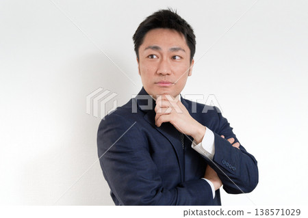 一位值得信賴的中年商人的畫像 138571029