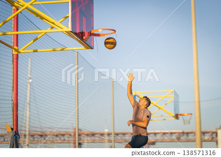 Man playing basketball on outdoor court urban lifestyle Man playing basketball on outdoor court urban lifestyle 138571316