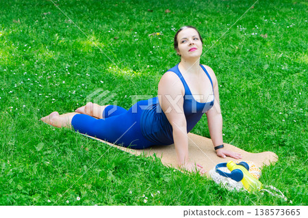 woman and sports 138573665