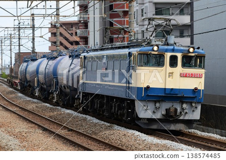Train 6794: EF65 2085 + Tank cars + Container cars (within the Musashino Line) 138574485