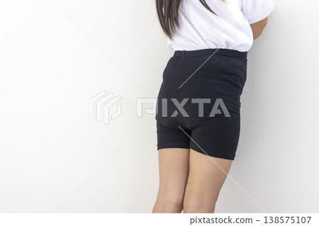 身穿黑色緊身褲的女孩下半身像(5歲,日本人,未露臉) 身穿黑色緊身褲的女孩下半身像(5歲,日本人,未露臉) 138575107