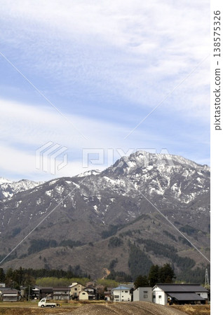 Snow mountain in Niigata 138575326