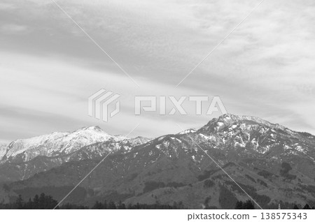 Snow-covered mountains in Niigata, Japan 138575343