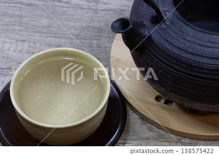 Hot water iron kettle Hot water iron kettle 138575422