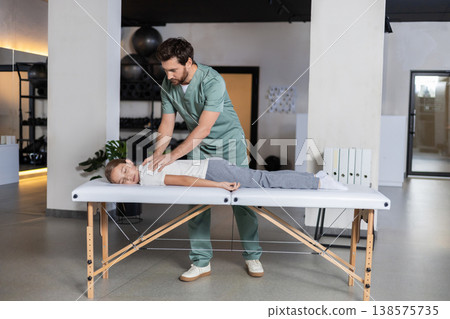 Detail of therapist hands massaging girl back 138575735