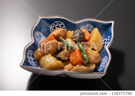 Deep-fried radish and simmered daikon radish Deep-fried radish and simmered daikon radish 138575790