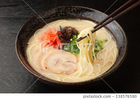 Tonkotsu ramen 138576580