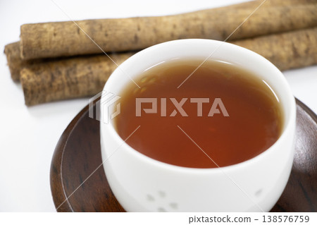 Burdock tea 138576759
