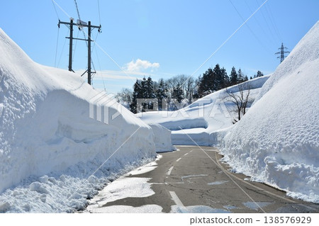 雪鄉冬季道路 138576929
