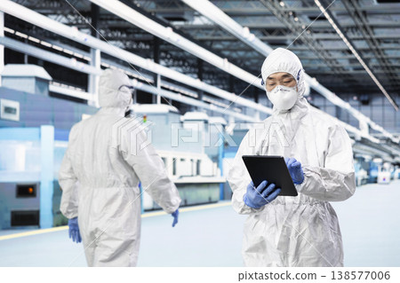 QC engineer inspecting semiconductor production infrastructure, optimizing photolithography process. Scientist doing RD on silicon wafers in research facility, trialing advanced materials QC engineer inspecting semiconductor production infrastructure, optimizing photolithography process. Scientist doing RD on silicon wafers in research facility, trialing advanced materials 138577006