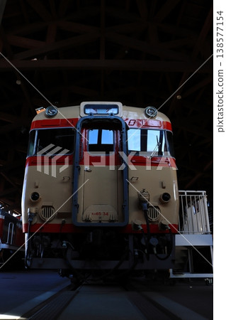 The Kiha 65 series diesel railcars were active on steep gradient sections throughout Japan. The Kiha 65 series diesel railcars were active on steep gradient sections throughout Japan. 138577154