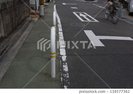 這段影片記錄了自行車禮儀的場景,這是道路交通法修訂後廣泛討論的話題。 這段影片記錄了自行車禮儀的場景,這是道路交通法修訂後廣泛討論的話題。 138577362