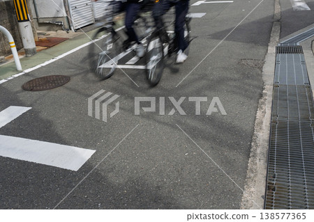 This video captures the scene of bicycle etiquette, a topic that has been widely discussed following the amendment of the Road Traffic Act. 138577365